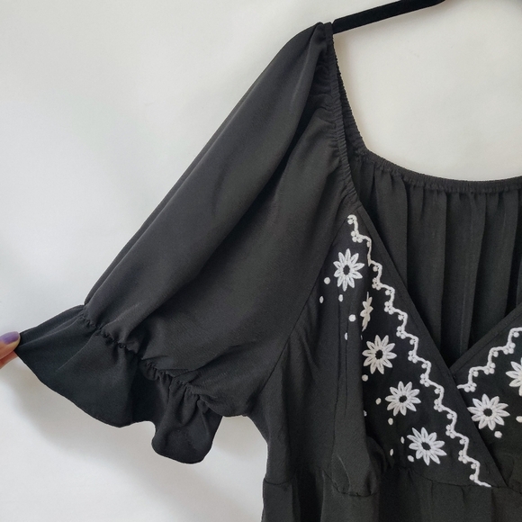 SHEIN Curve Embroidered Tunic 3XL Floral Black White Womens Plus Size - Picture 5 of 9